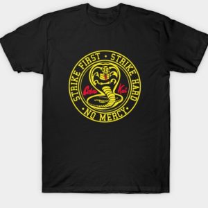 Polera Cobra Kai Strike First